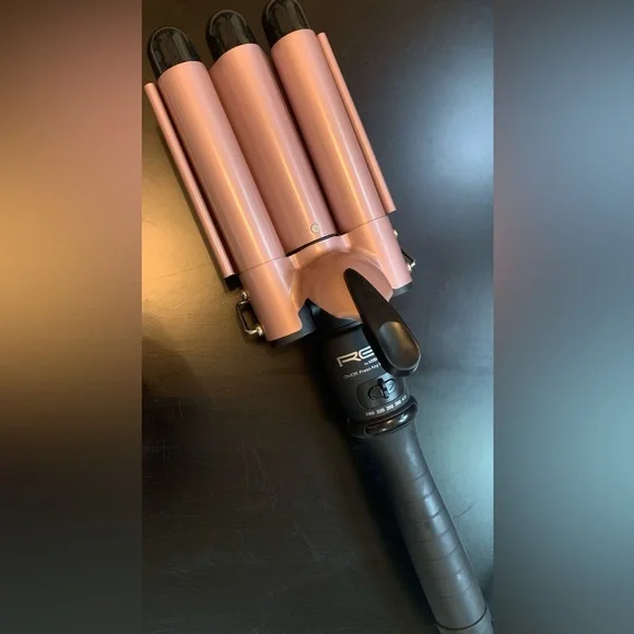 RED by KISS Ceramic Tourmaline Curling Iron Hair Waver (1" Triple Barrel) - Picture 2 of 4